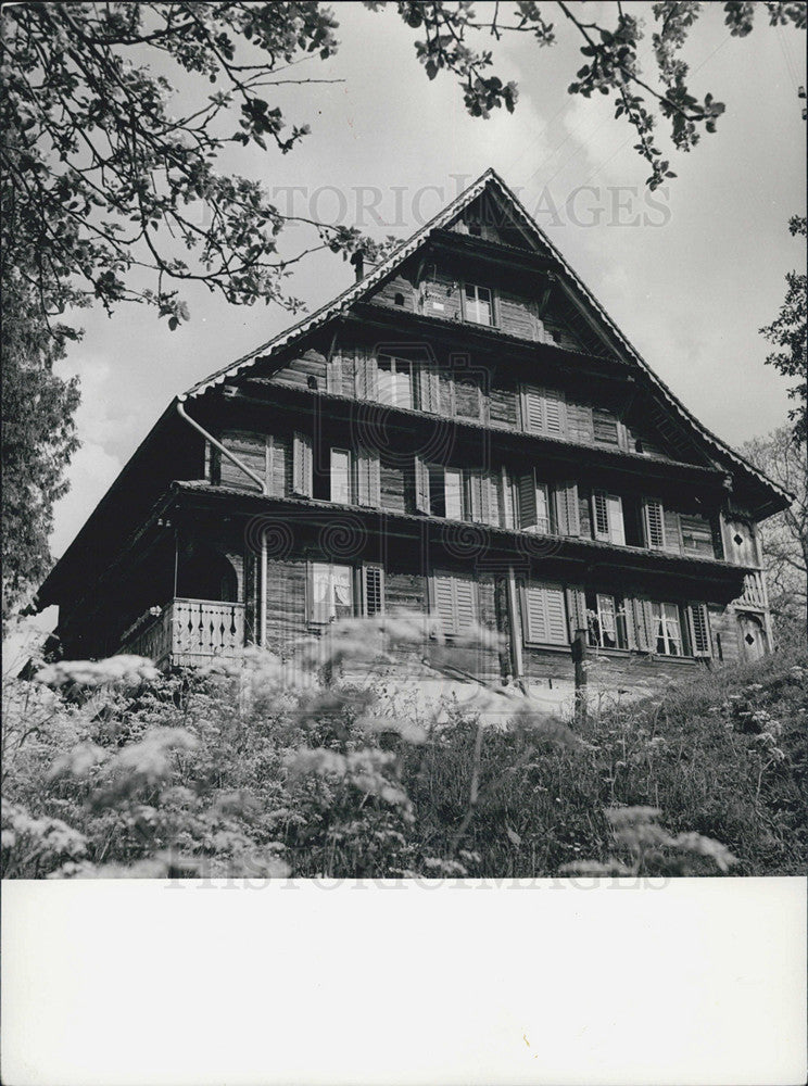 1965 Press Photo of a farm house in Zug, Switzerland - Historic Images