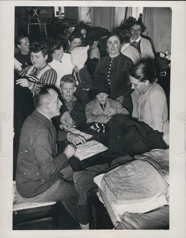 Press Photo East African German refugees forced from their homes by British - Historic Images