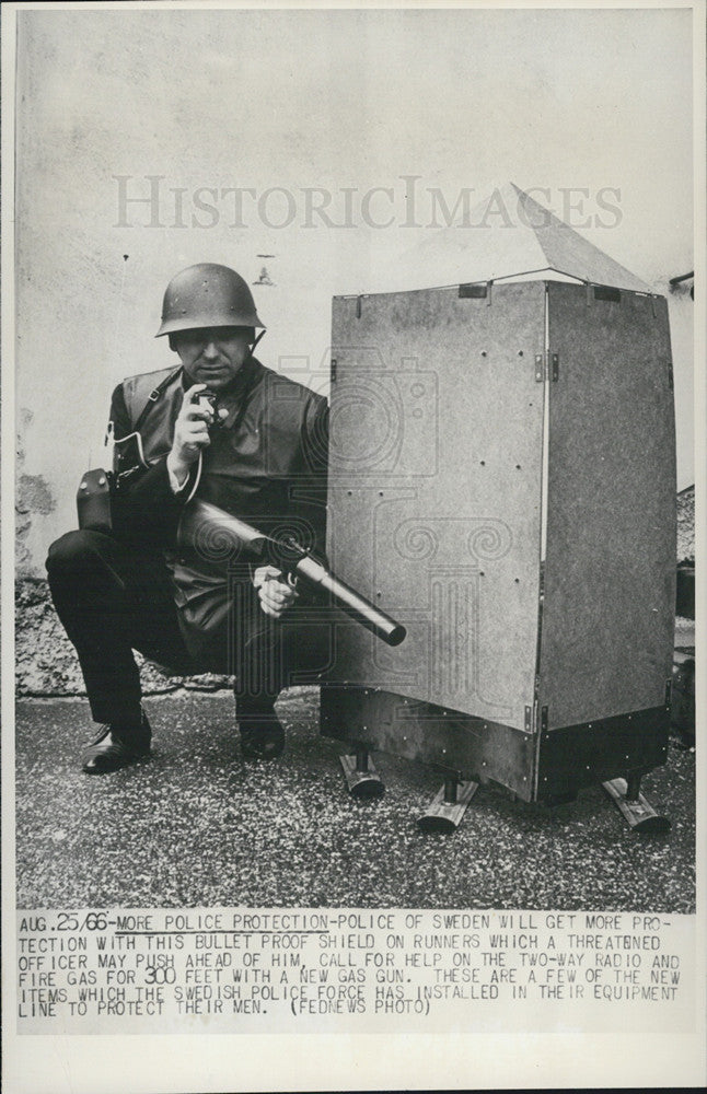 1966 Press Photo Swedish Police try out a new bullet proof shield - Historic Images