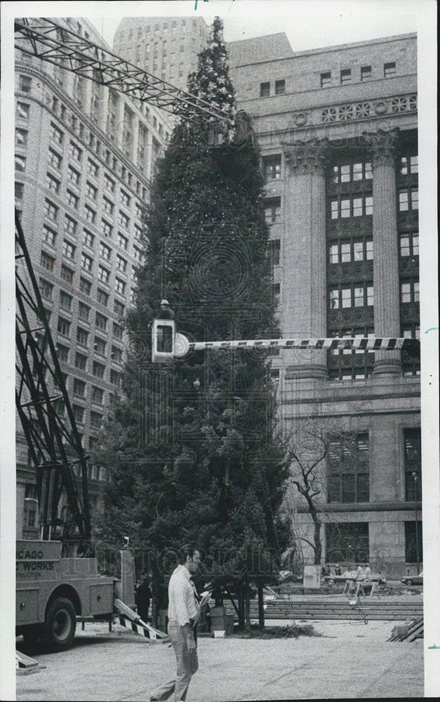 1975 Press Photo Chicago Civic Center Plaza Warm Weather - Historic Images