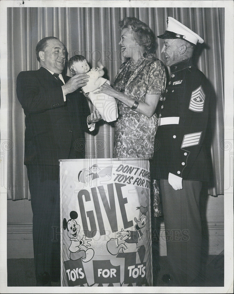 1961 Press Photo Mayor Richard Daley Fran Allison chair Toys for Tots Campaign - Historic Images