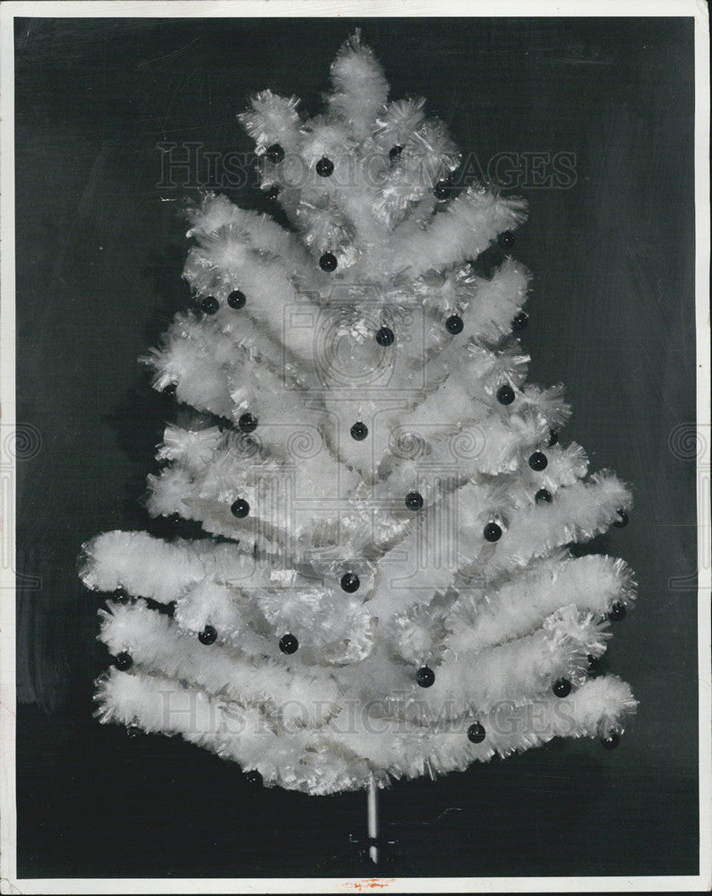 1963 Press Photo artificial Christmas tree Chicago company plastic film snow - Historic Images