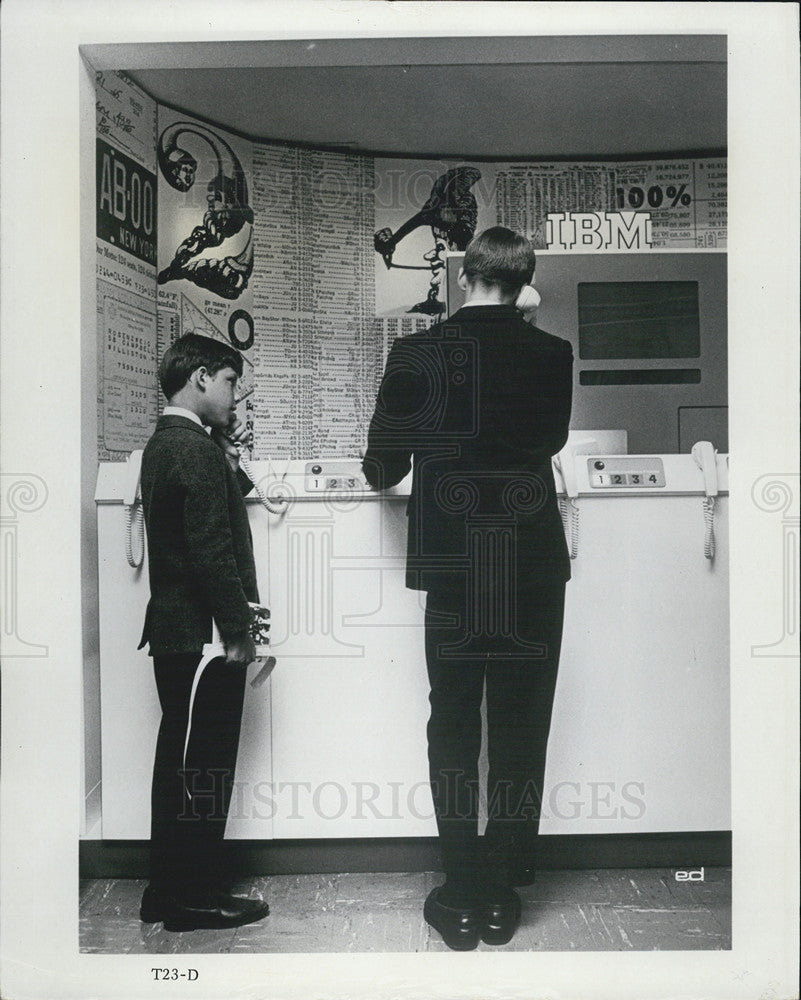 Press Photo One of thirteen company exhibits in Stock Exchange Exhibit Hall - Historic Images