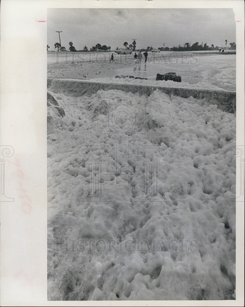 1966 Press Photo Foam being whipped up by high winds at Coquina Beach - Historic Images