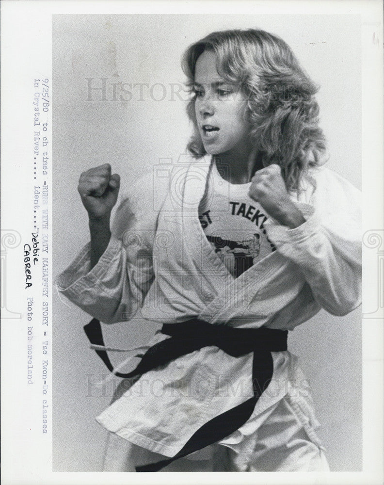 1980 Press Photo Debbie Cabrera prepares for a hit at Suncoast School - Historic Images