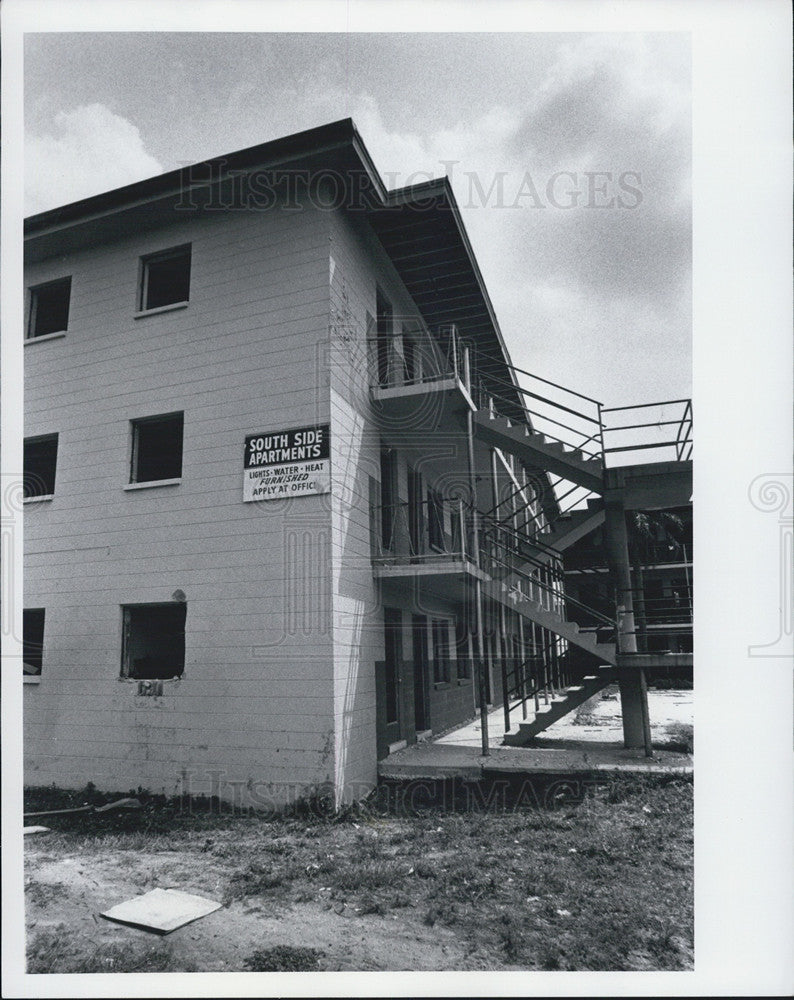 1977 Press Photo Southside Apartments - Historic Images