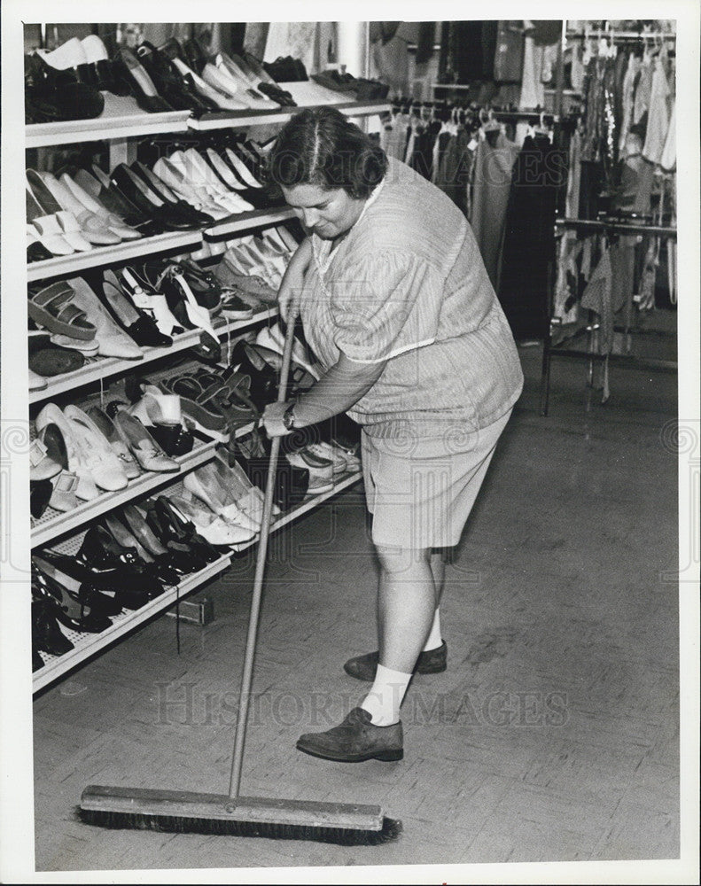 1979 Press Photo Sarada Paroby working Sparc&#39;s Value Village handicapped - Historic Images