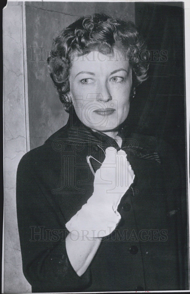 1957 Press Photo Patricia Vanderbilt ex-husband refund - Historic Images