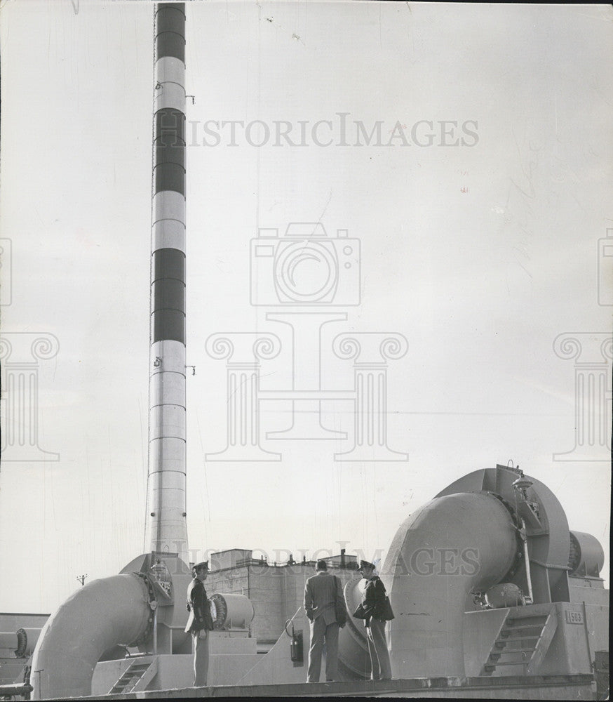 1954 Press Photo Tower From a Chemical Manufacturing Unit of GB Nerve Gas Plant - Historic Images