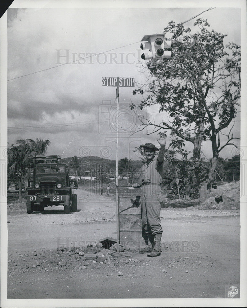 1945 Press Photo Putting up Stop Signs - Historic Images