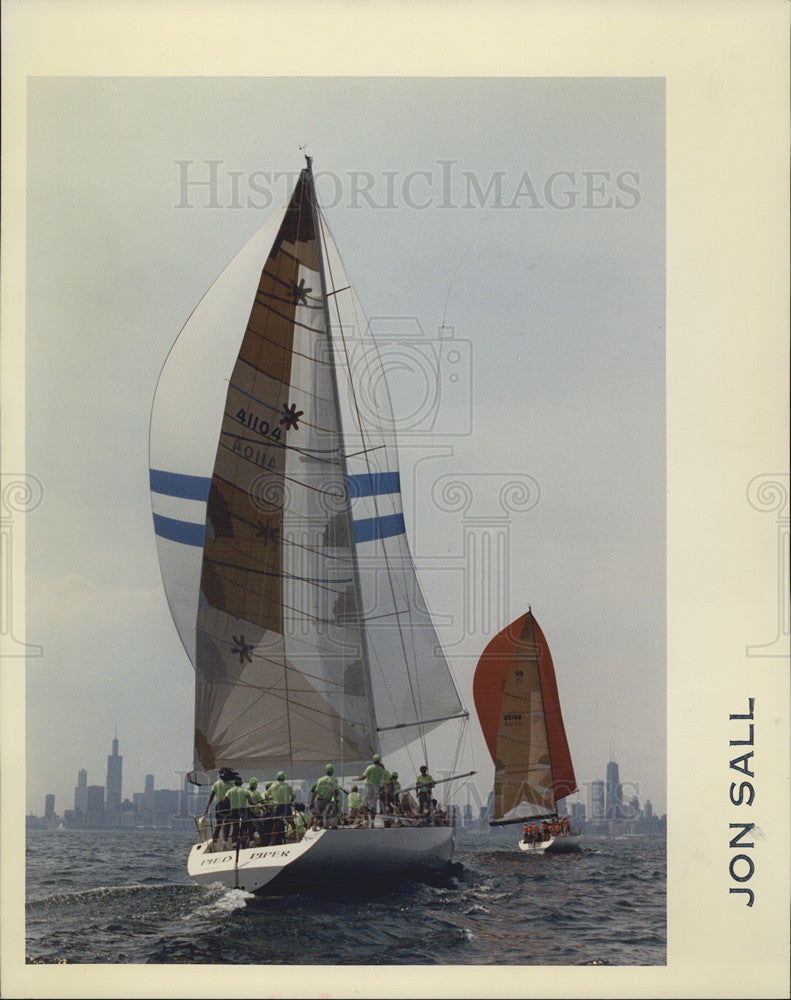 1990 Press Photo Chicago sailboat Pied Piper trails Stripes race Monroe Street - Historic Images