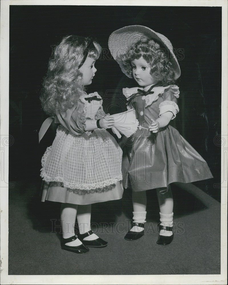 1952 Press Photo Straw-Hatted Doll in Red Brocade (R) &amp; Doll (L) Organdy Pinafor - Historic Images