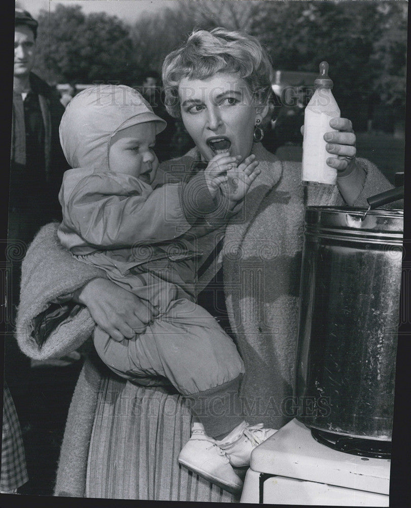 1954 Press Photo 11,000 fed in civil defense feeding exercise. - Historic Images