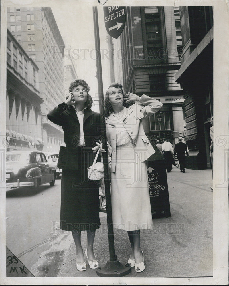 1951 Press Photo Siren Test Ka Hietman Margie Gavin - Historic Images