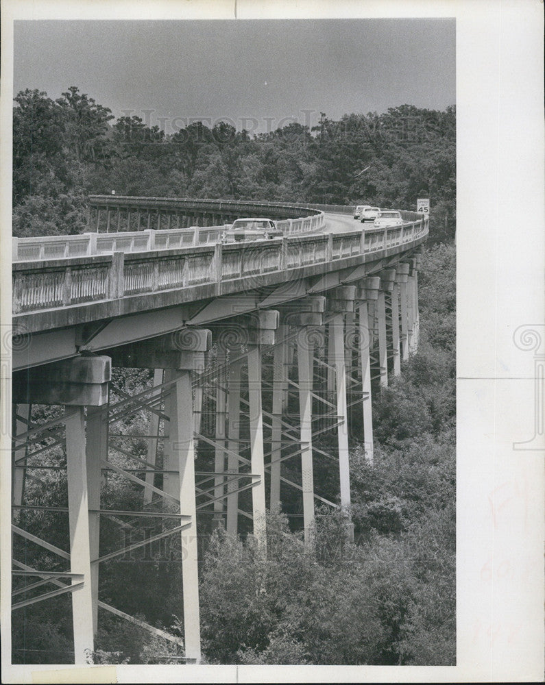 1968 Press Photo High road to river bank - Historic Images