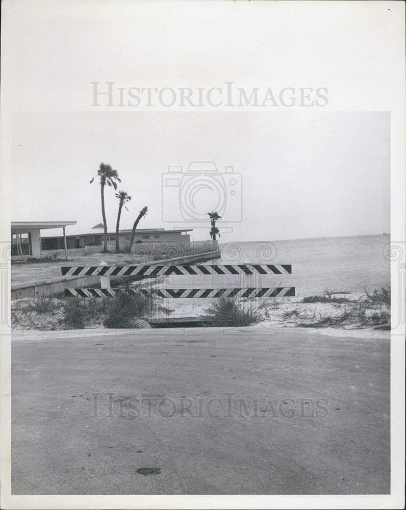 Press Photo a Bay access point on a Florida beach - Historic Images