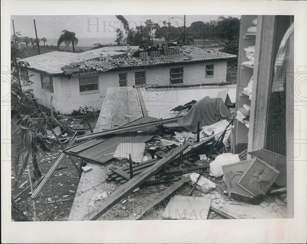 1966 Press Photo Billings House After Tornado, Linen Stays Neatly Stacked - Historic Images