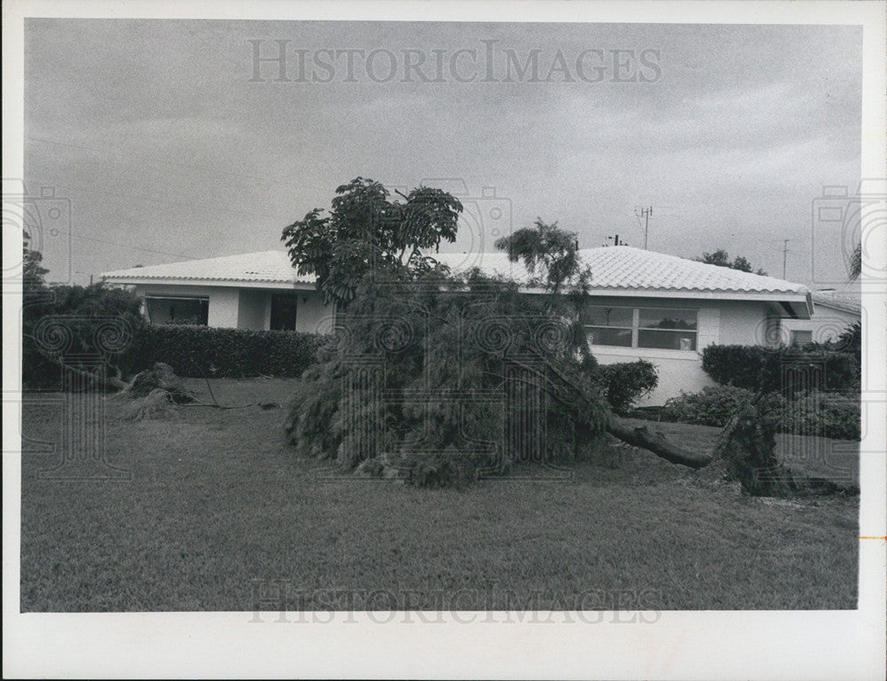 1969 Press Photo Tornado damage - Historic Images