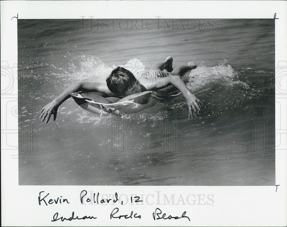 1984 Press Photo Of Kevin Pollard enjoying the the Indian Rocks Beach,Florida. - Historic Images