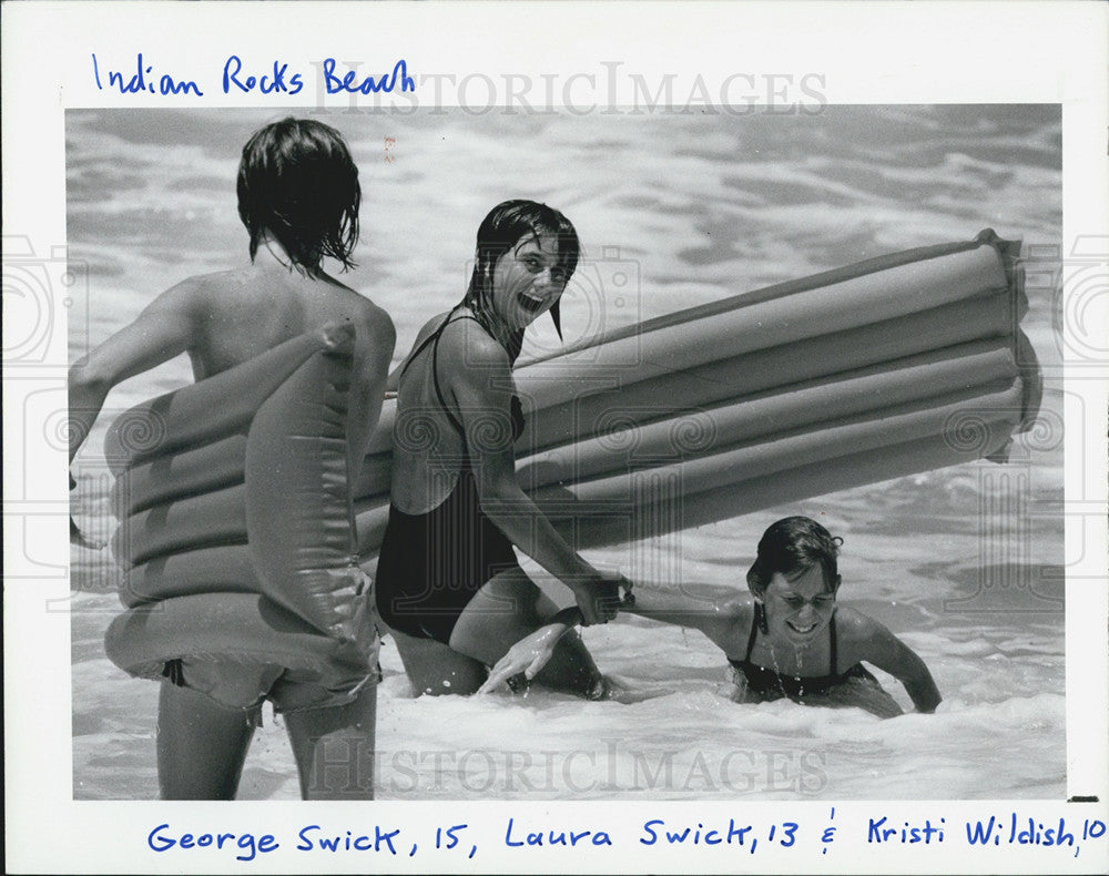 1984 Press Photo Wave Riding, Indian Rocks Beach - Historic Images