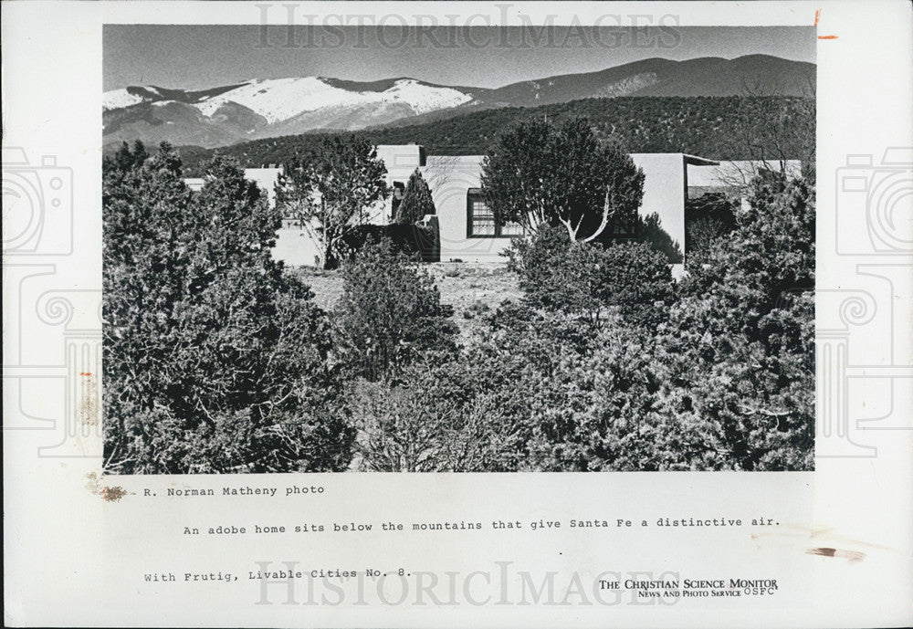 Undated Press Photo at New Mexico, a Adobe House at a towering mountains. - Historic Images