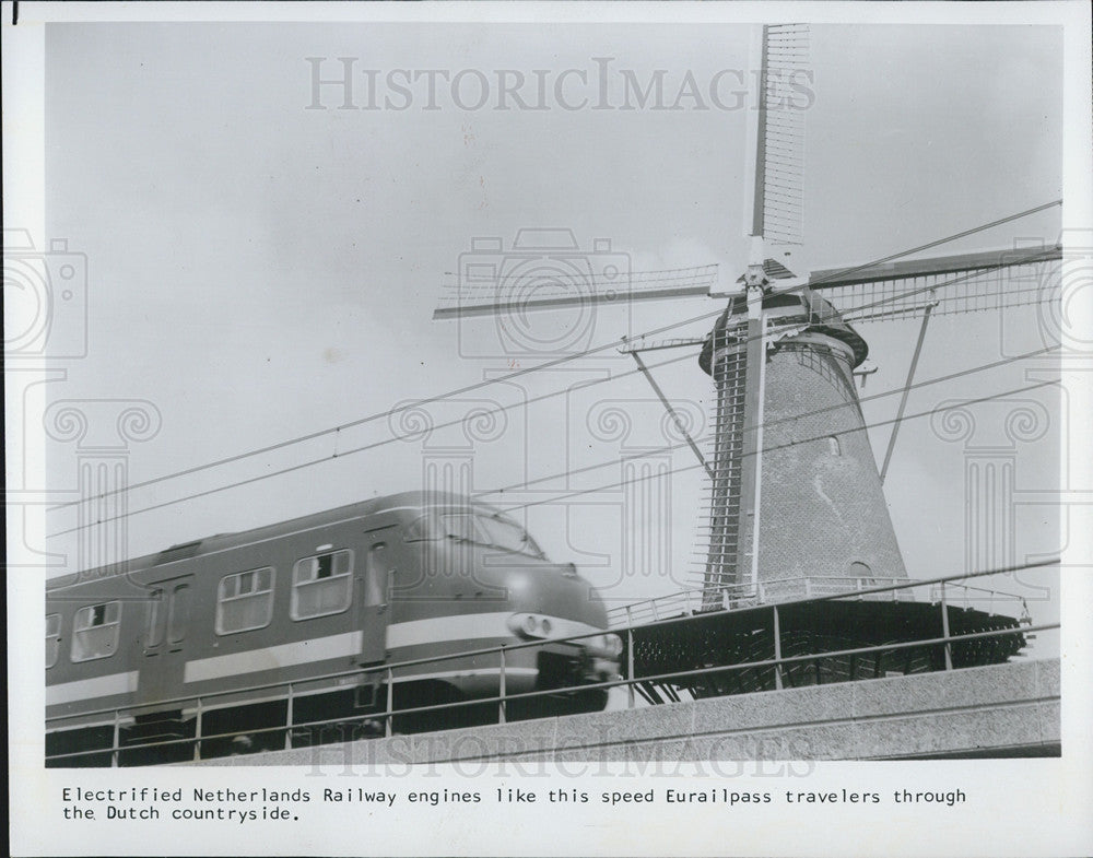 1975 Press Photo Electrified Netherlands Railway Engine This Eurailpass - Historic Images