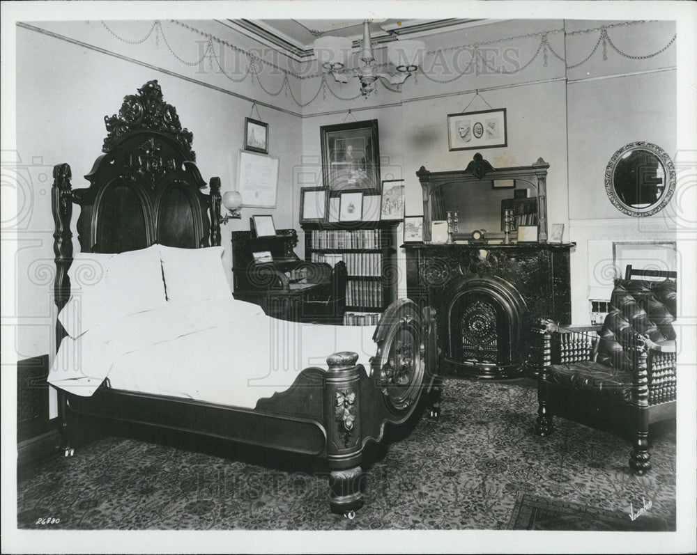 Press Photo Bedroom of the late poet James Whitcomb Riley - Historic Images