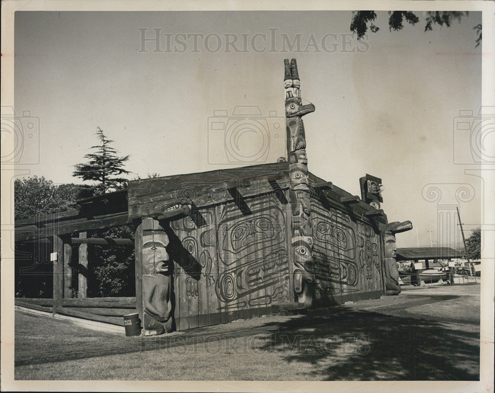 1956 Press Photo British Columbia Indians House in Thunderbird Park, Victoria - Historic Images