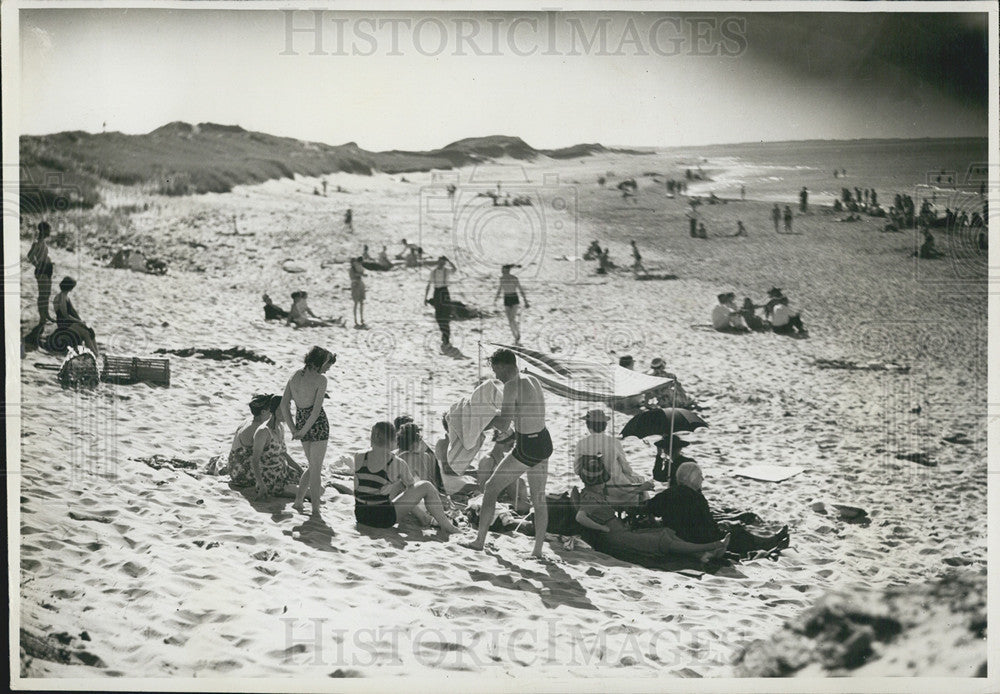 Undated Press Photo Cavendish Beach Prince Edward Island Canada - Historic Images