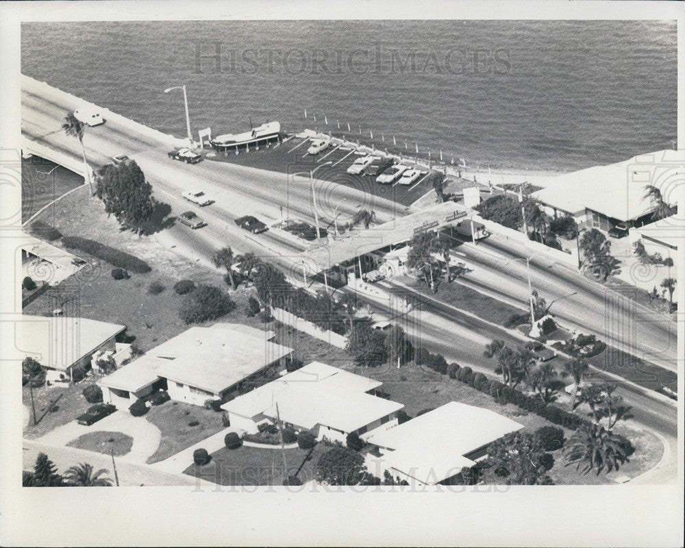 1976 Press Photo Toll plaza before entering the Causeway in Florida - Historic Images