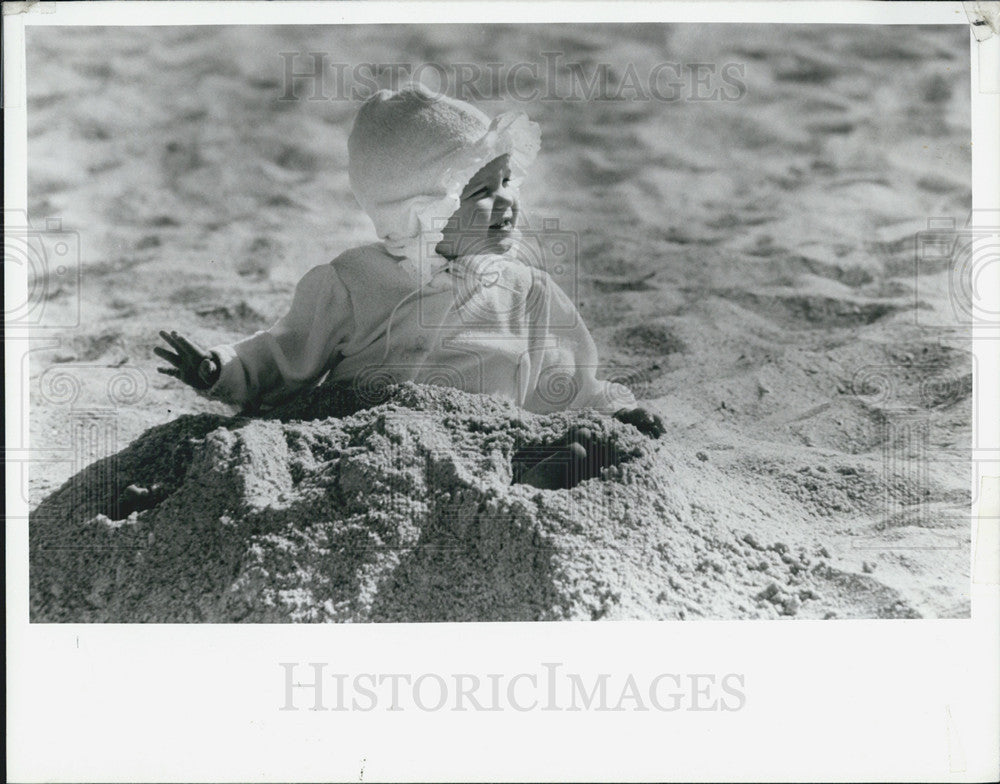 1989 Press Photo Melissa Perkins 14 months sands St. Petersburg Beach - Historic Images