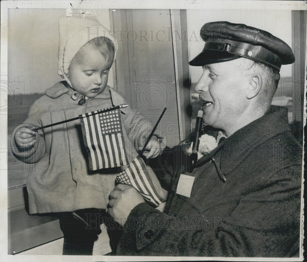 1954 Press Photo German refugee arrive in America - Historic Images