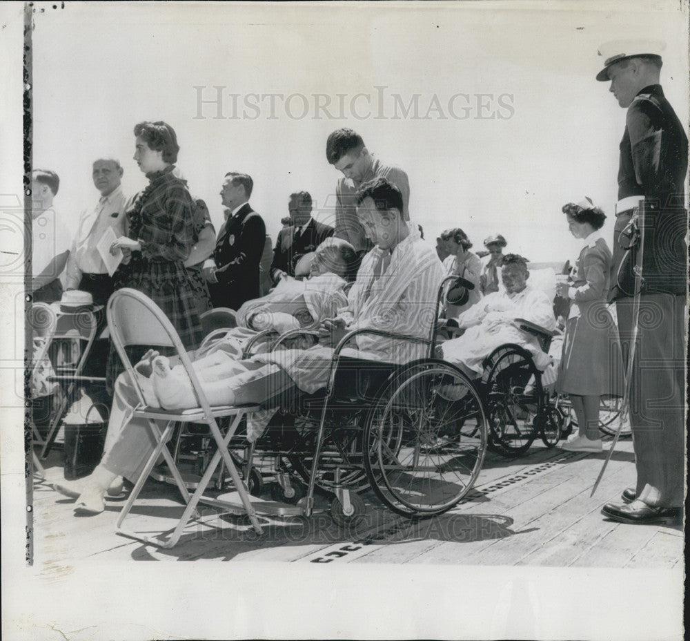 1954 Press Photo USS Bennington Carrier Crew Attend Memorial Svc For Men Killed - Historic Images