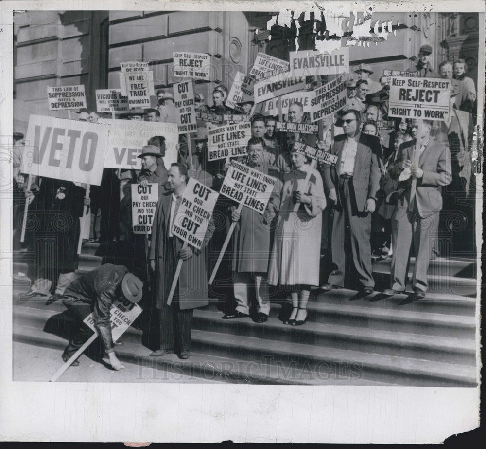 1957 Press Photo Indiana AFL workers crowd the Statehouse demanding a veto - Historic Images