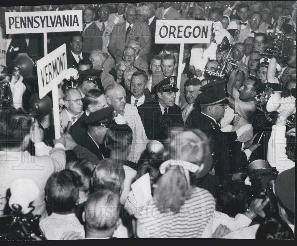 1952 Press Photo wedge MacArthur Chicago Police convention platform Philip - Historic Images