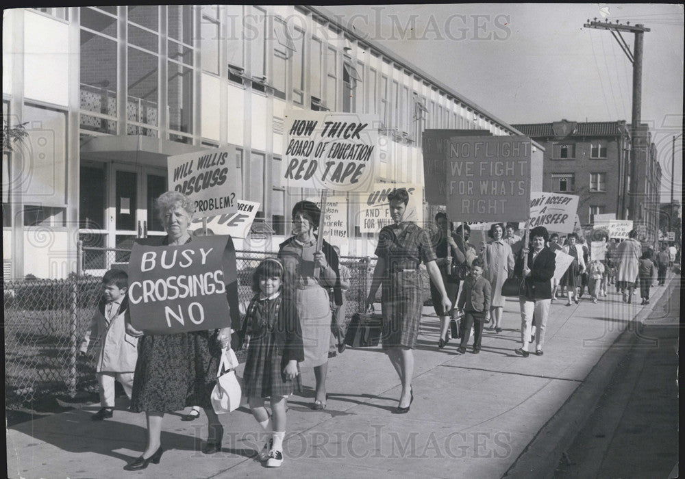 1962 Press Photo Demonstration about School Boundaries - Historic Images