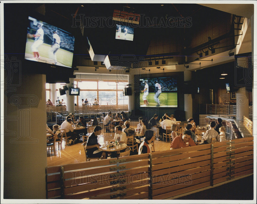 1996 Press Photo Sports Central ESPN Club Disney Boardwalk guests dining - Historic Images