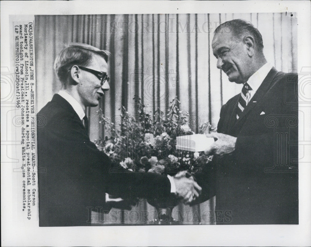 1965 Press Photo Scott Carson Illinois presidential scholarship award President - Historic Images