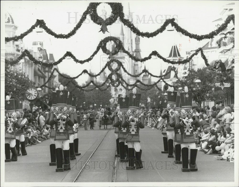 1984 Press Photo Disney World&#39;s Fantasy on Parade at Magic Kingdom - Historic Images