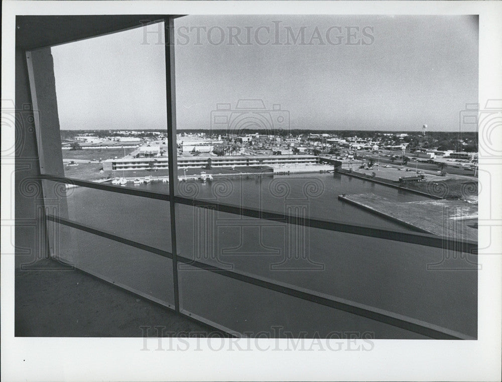 1975 Press Photo Hudson Bay - Historic Images