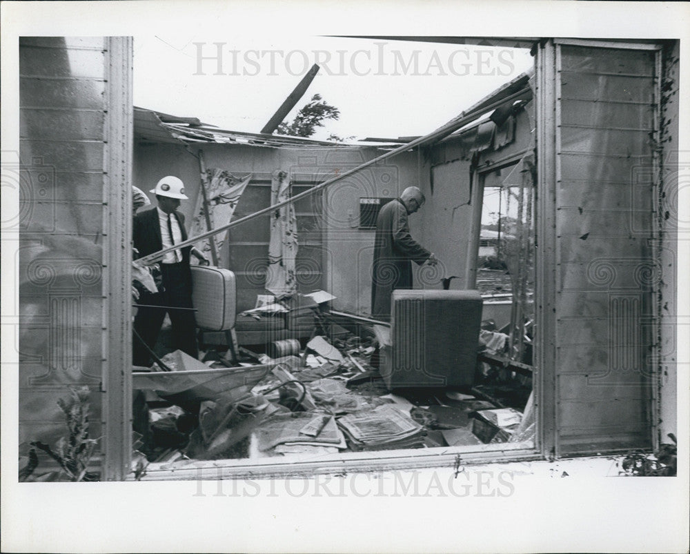 1966 Press Photo Men Survey Tornado Damage In Pinellas - Historic Images