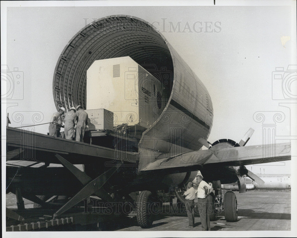 1965 Press Photo Pegasus Arrives At Cape Kennedy Via Pregnant Guppy-Mo ...