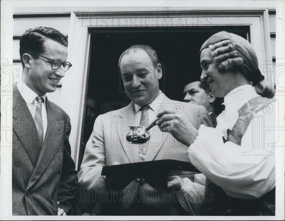 1966 Press Photo King Baudouin Belgum Receives Silver Pipkin Winthrop - Historic Images