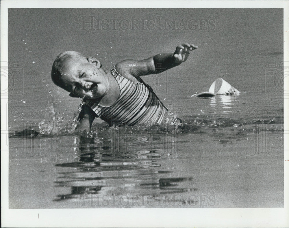 1984 Press Photo Bridget Hammel Stuck Sand North Shore Park St. Petersburg - Historic Images