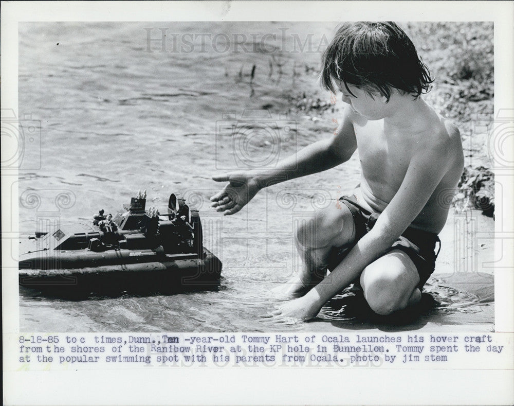 1985 Press Photo Tommy Hart Ocala Launches Hover Craft Rainbow River Dunnellon - Historic Images