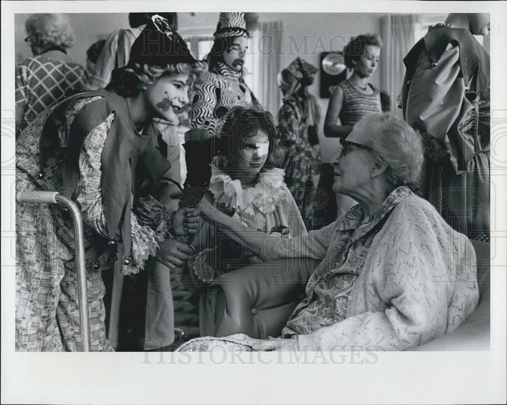 1977 Press Photo Beach Convalescent Hotel, Clown Club, Gulf Beaches Elementary - Historic Images