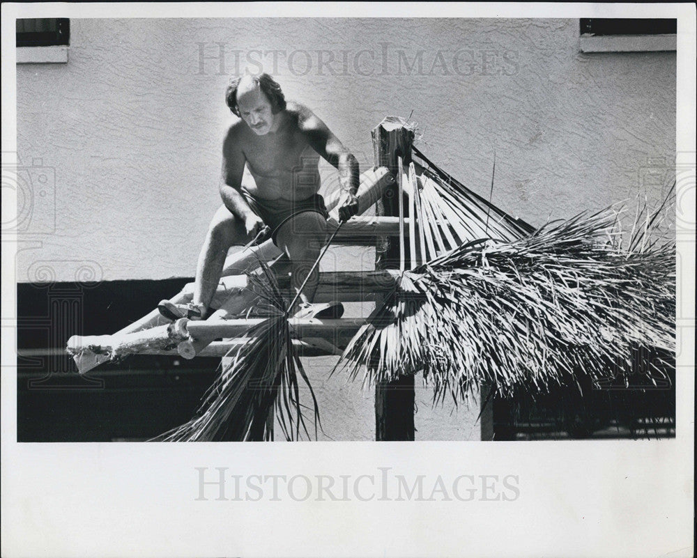 1981 Press Photo Charles Robinson, Tiki Hut, John&#39;s Bass - Historic Images