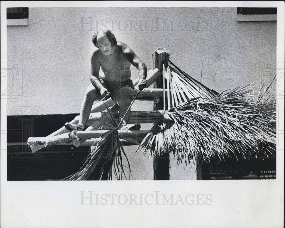 1981 Press Photo Charles Robinson, Tiki Hut, John's Bass - Historic Images