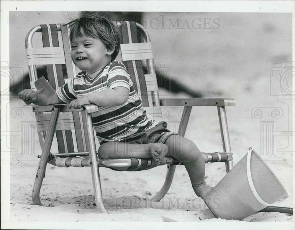 1985 Press Photo Eric Eiermann playing at North Shore Beach in Florida - Historic Images