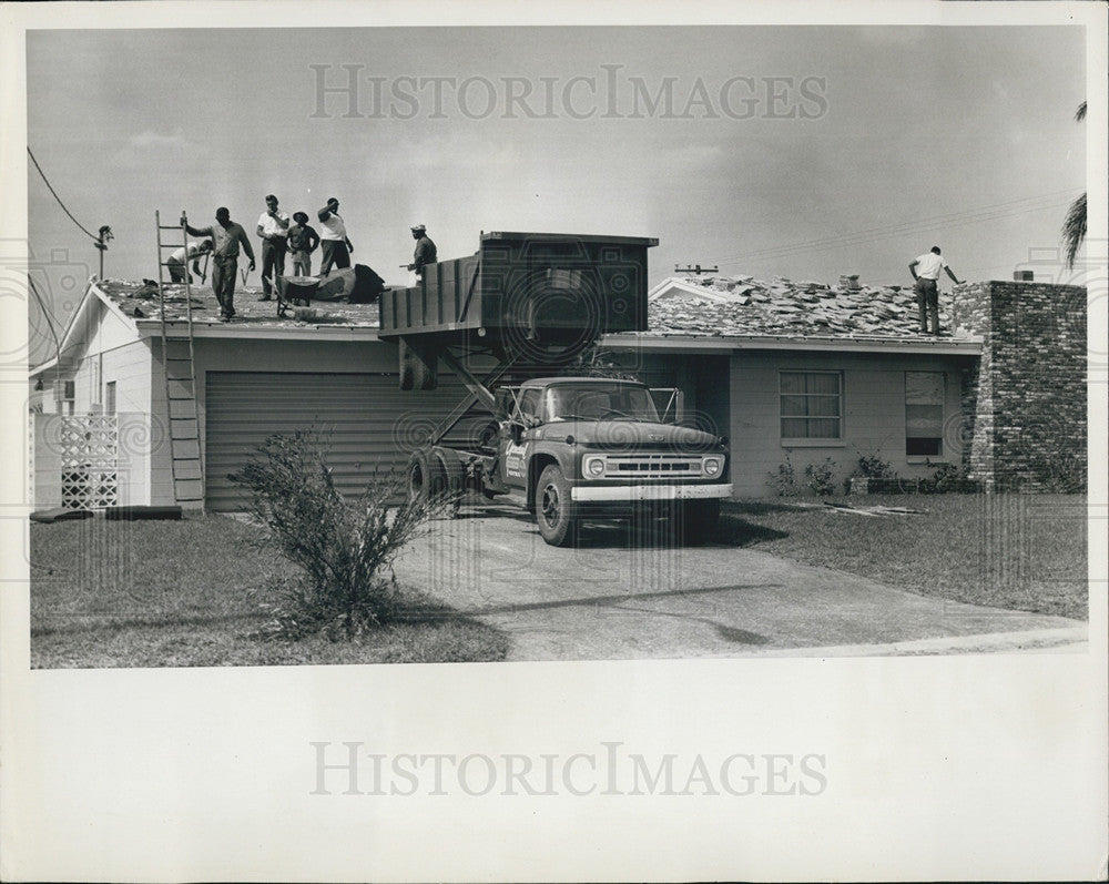 1966 Press Photo Crew Replacing Roof After Storm Damage In Pinella County - Historic Images